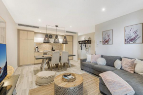 Stylish 2-bed with Parking Near Casino and Dining, Melbourne